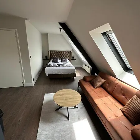 Golden Apartment *