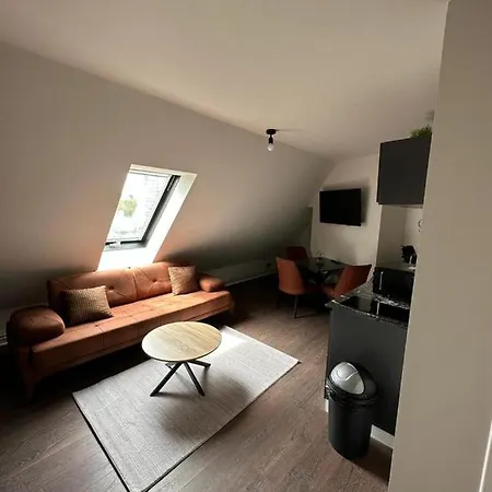 Golden Apartment *
