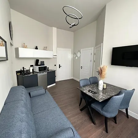 Golden Apartment *
